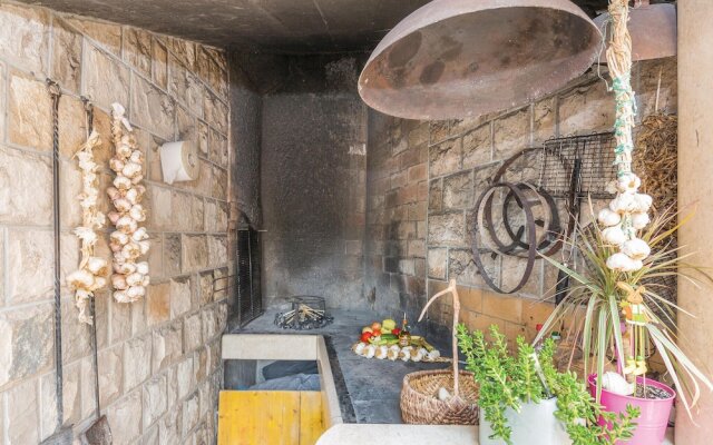Nice Home in Makarska With Wifi and 1 Bedrooms