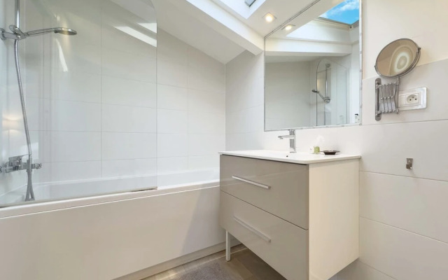 4B Tony Allard in Cannes