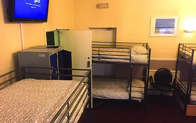 Bobby's Bunkhouse - Hostel