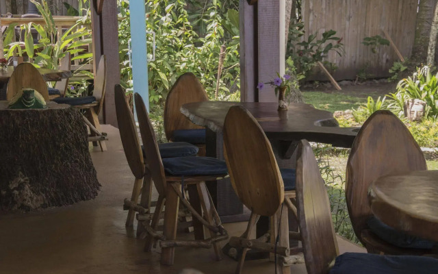 Pelican Beachfront Hotel