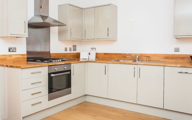 Flat With Roof Terrace in Central London