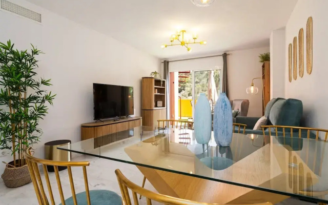 Plush Penthouse With Terrace