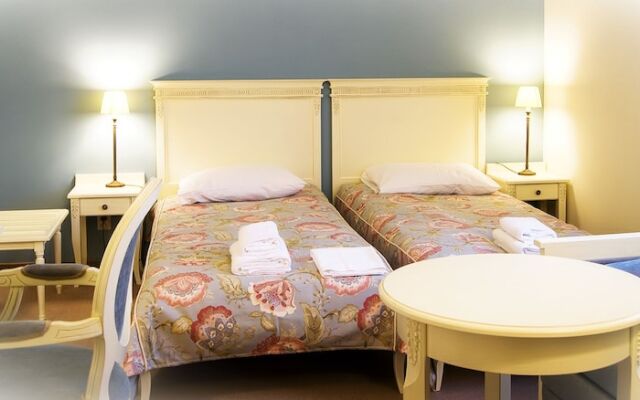 Villa Estera - Hotel & Restauracja