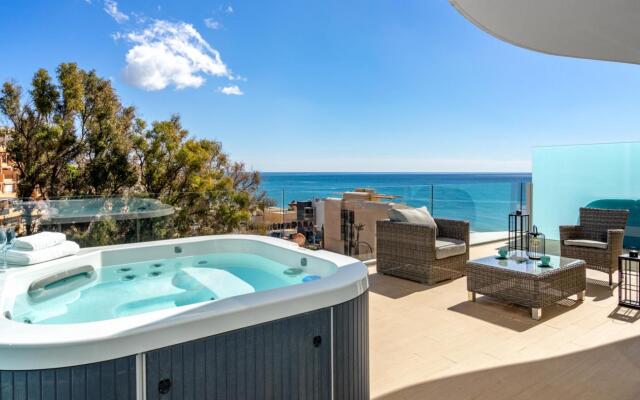 The Wave of Bliss/jacuzzi/garage