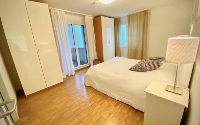 Your bright and spacious apartment by the lake