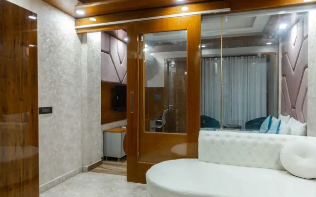 Platinum Service Apartment DLF Phase 3