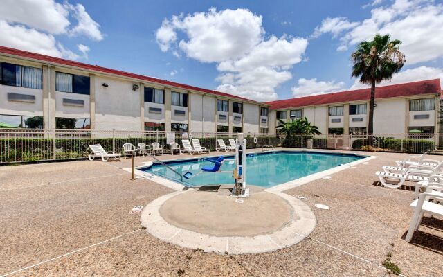 Executive Inn & Suites