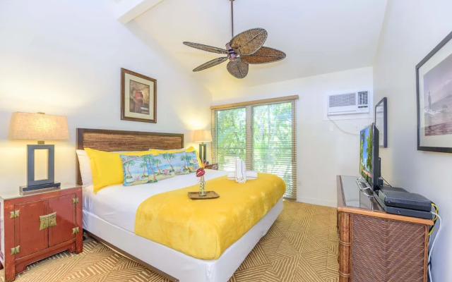 Aina Nalu D202 2 Bedroom Condo by Redawning