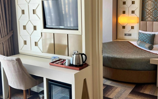 The Grand Mira Hotel