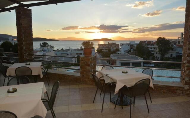 Evia Hotel & Suites