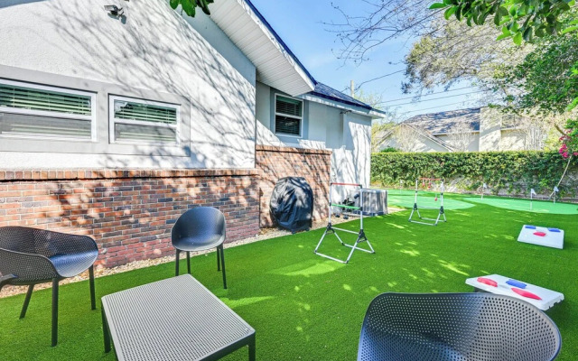Modern Lakeland Golf Retreat w/ Putting Green