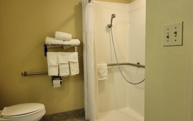 Starkville Inn & Suites