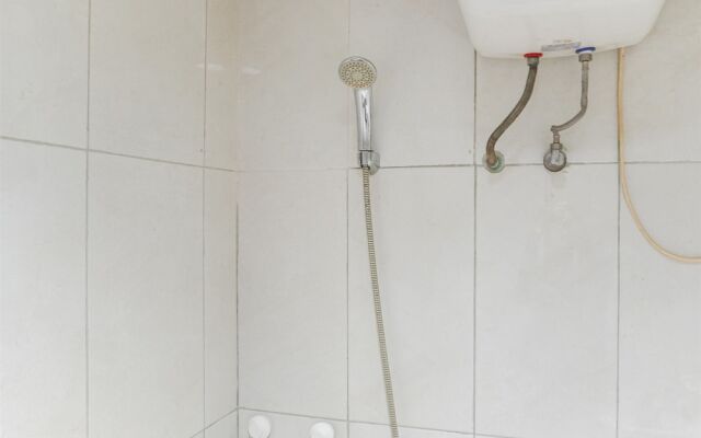Good And Homey 2Br At Nifarro Park Apartment