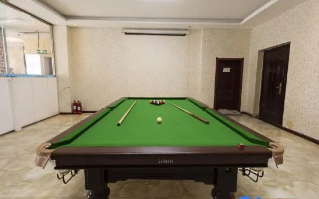 Yipai Chain Hotel (Qi County Bus Station) – Entertainment – Kaifeng