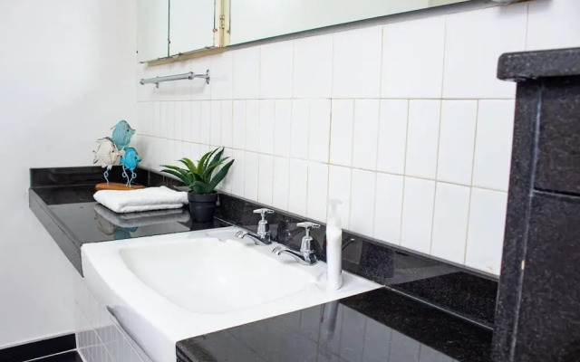 Inviting 3-bed Apartment In The City