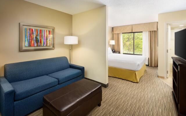 Holiday Inn Express & Suites Alpharetta - Windward Parkway by IHG