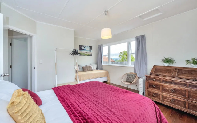 Sunny Grey Lynn Holiday Home
