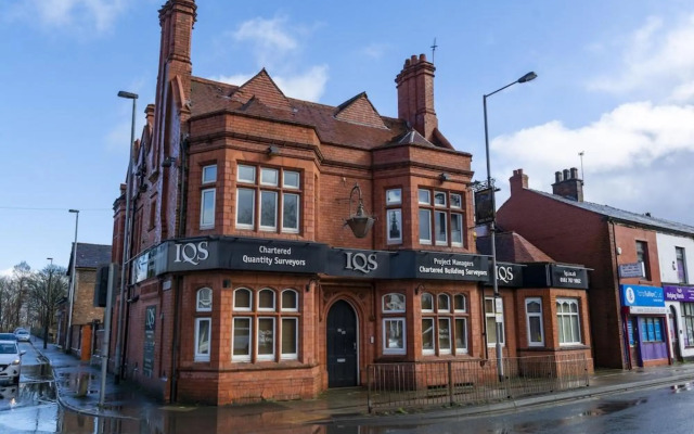 The Apartment No 2 The Old Red King Pub
