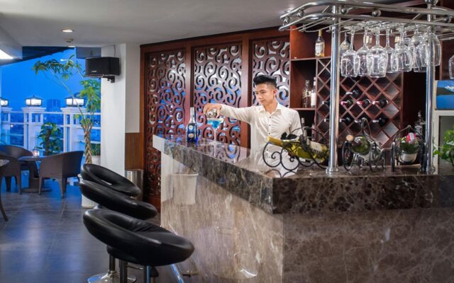 May De Ville Corner Hotel