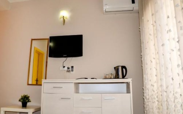 Di Angolo Hostel and Apartments