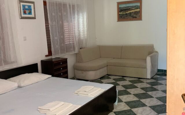 Room-villa ata Razanac - Apartment