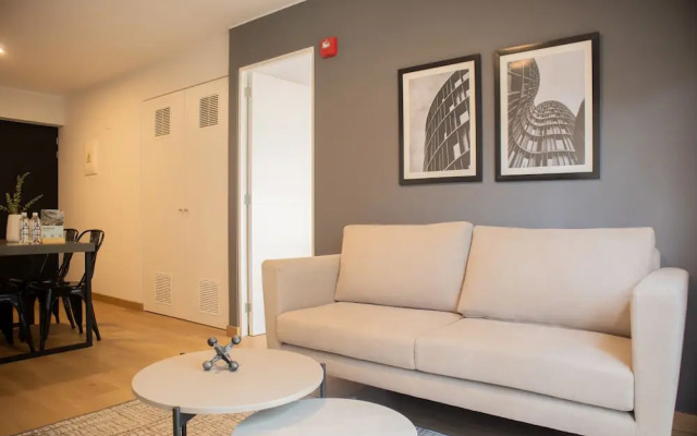 w Elegant 2BR w/ Great Balcony in Miraflores