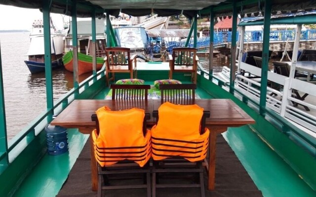 Houseboat Bee Kelotok