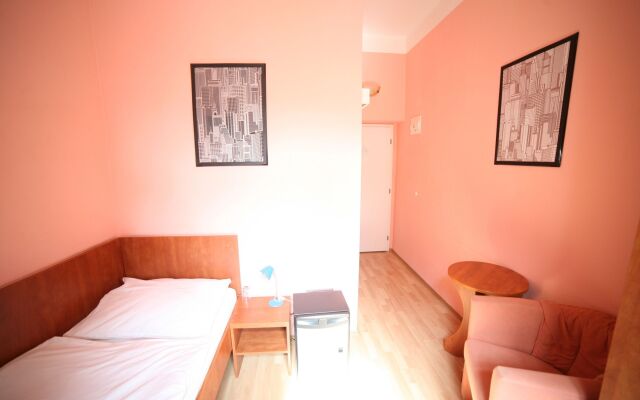 Leon hotel