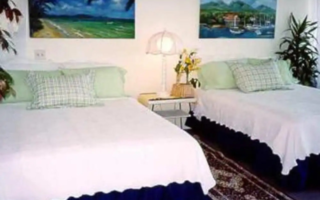 Hale-hoola B & B