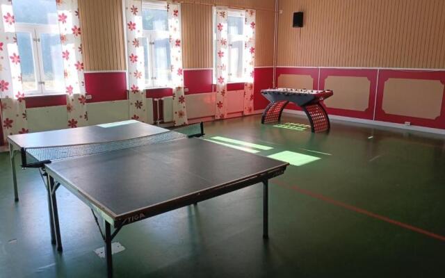 Previous schoolbuilding with gym - Groups and long stays possible