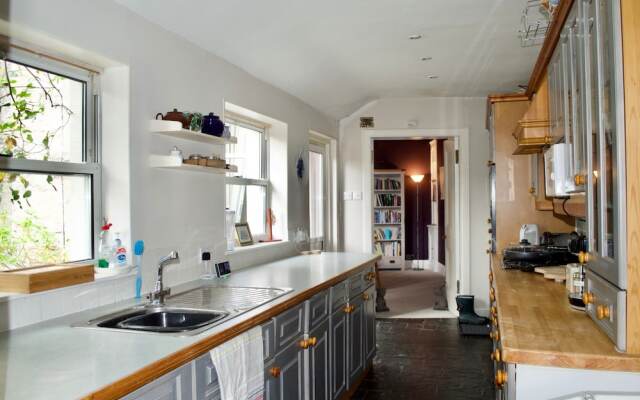 Central 2 Bedroom Home In Edinburgh