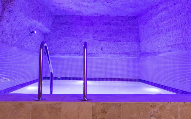 Travel Inn Cave Hotel