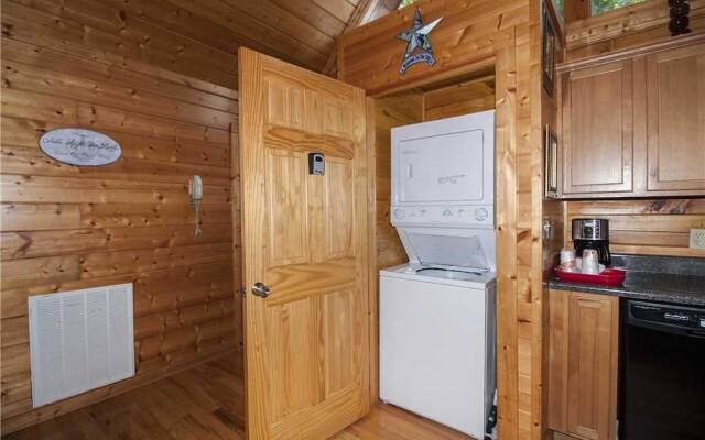 Kissing Retreat - Two Bedroom Cabin