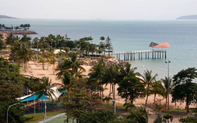 Townsville Seaside Apartments