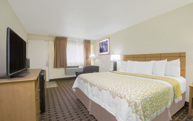 Days Inn & Suites Clovis