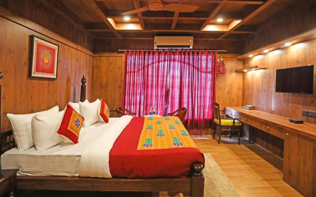 OYO EKTA Houseboat
