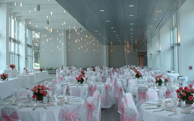 Embassy Suites by Hilton Tampa USF Near Busch Gardens