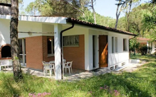 Pretty Duplex for 5 Guests in an Oasis of Greenery in Lignano Riviera