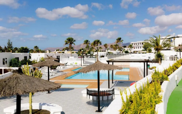 2 Bedroom Condo 02136063 by HomeRez