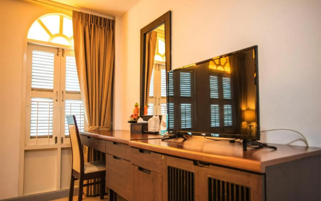 Patong Sino House