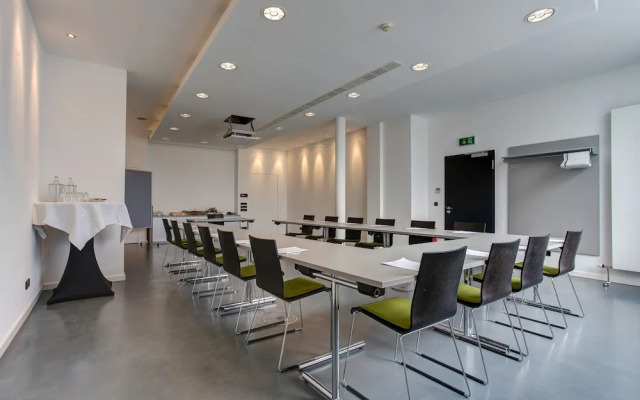 Отель Premier Inn Koeln City Centre