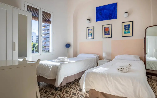 Cheerful 6 Bedroom House in Seville With Terraces