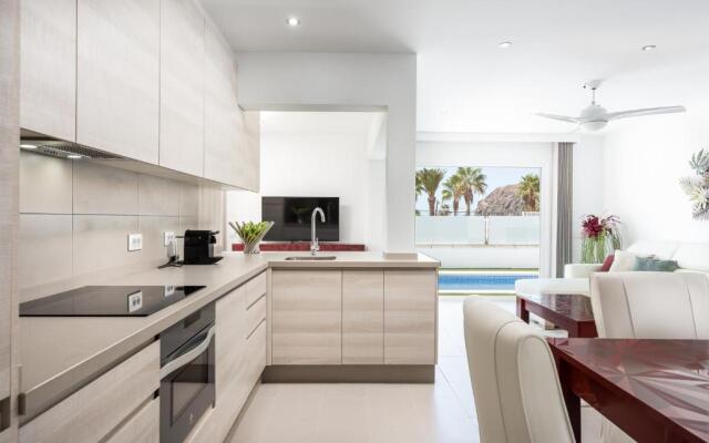 Luxurious 5* VILLA - 300M2 - private HEATED pool - garage - WiFi