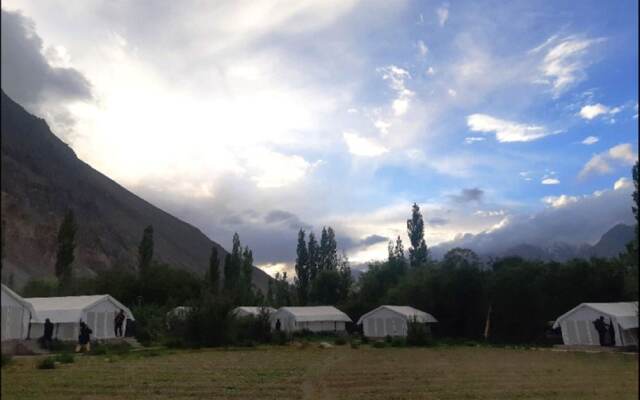 TIH Magpie Camp