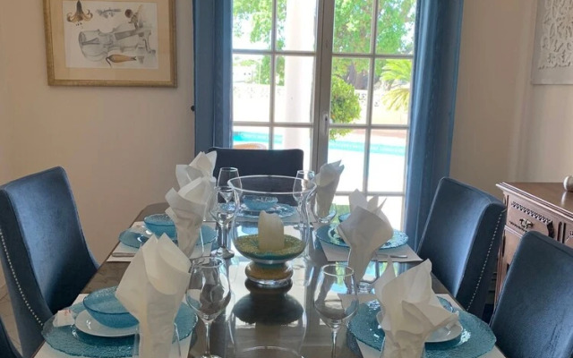 Villacasatulipa-sleeps4-garden-pool-bbq-ac