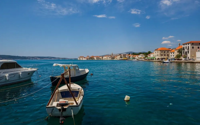 Apartment Antonio, on the Seafront With Garden