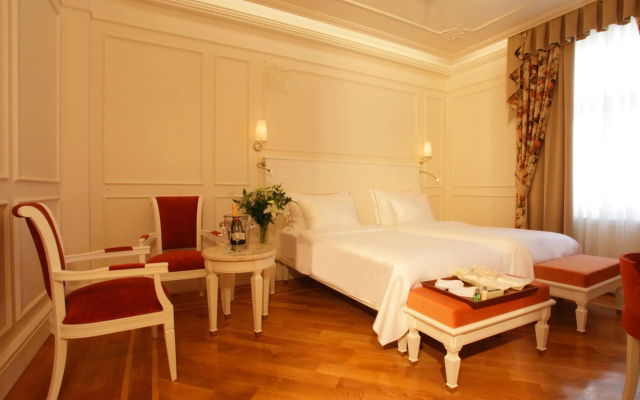 Corinne Art & Boutique Hotel - Image 2