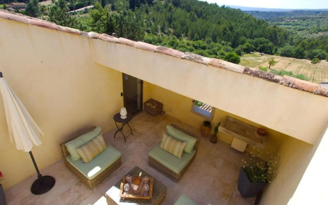Luxurious Provencal Village House, Walk to Village Pool