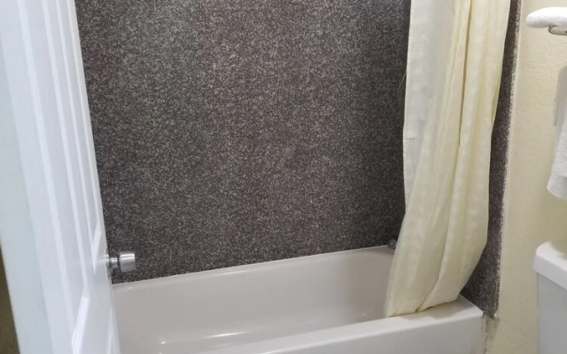 AmeriStay Inn &Suites