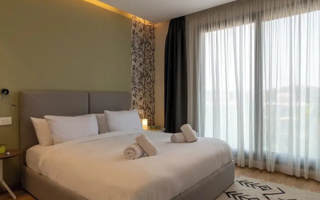 Sakura at Silver Palm near The Waterway